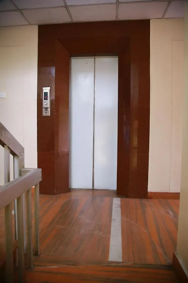 V Bee Plaza Hotel Thiruvananthapuram 3*,